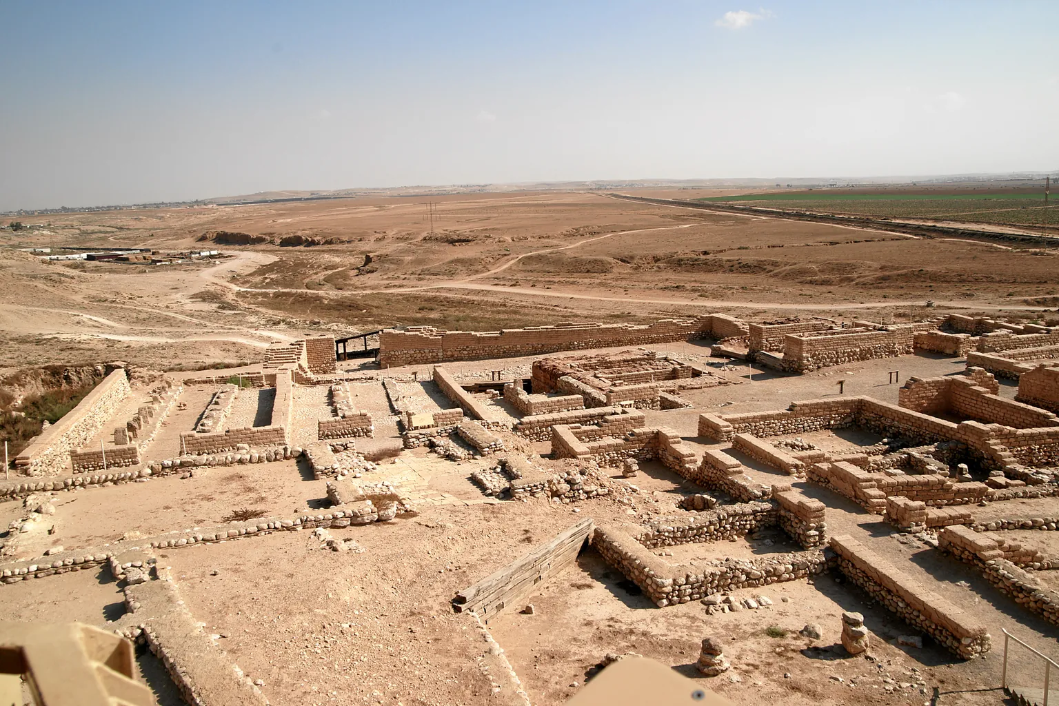 Les maisons et les rues fouillées de Tel Be'er Sheva, dans le Néguev